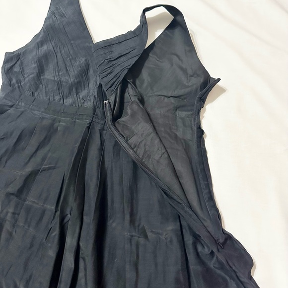 Gap Beautiful Sleeveless Fit & Flare LBD, Silk Blend, Fully Lined Midi Dress- 10 - Picture 10 of 17